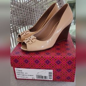 Tory Burch Lowell Peep toe wedge nude size 6.5